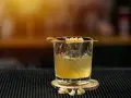Koktajl z Ballantines Brasil, z czym pić? Orzeźwiający drink z imbirem i cytrusem, idealny na letnie wieczory.