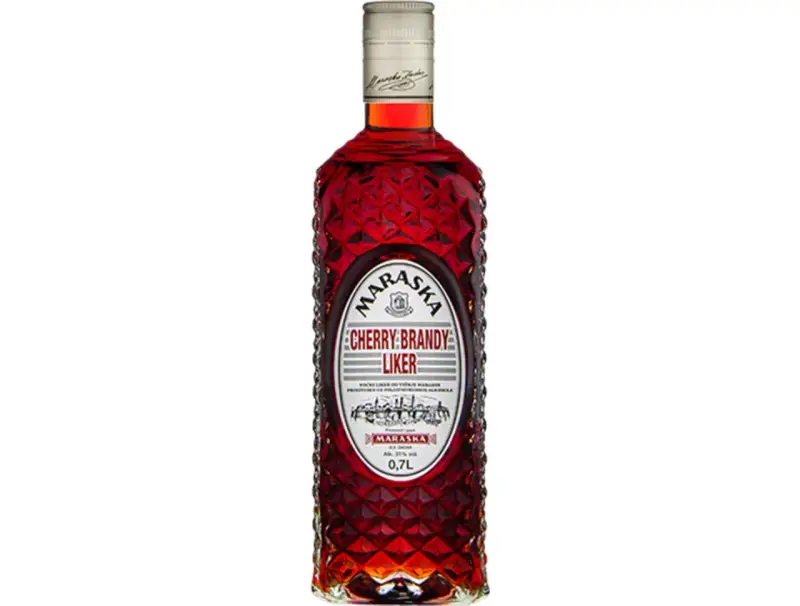 Butelka Maraska Cherry Brandy Liker, tradycyjny alkohol z Chorwacji, o intensywnym, wiśniowym kolorze.